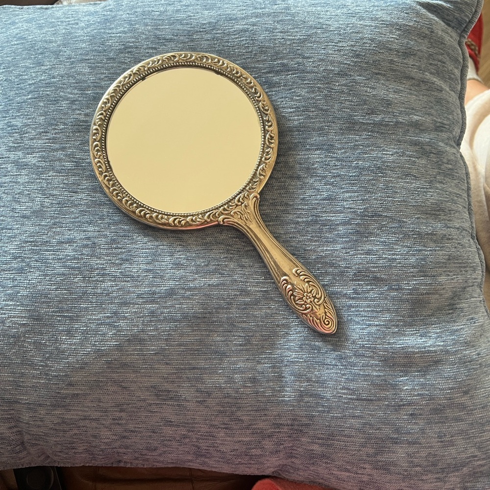 Elegant Silver hand mirror - Picture 3 of 3